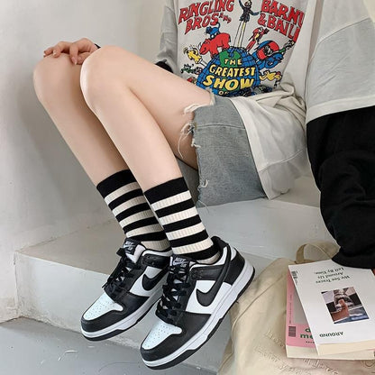 [littlecrab] Kaos Kaki Hitam Putih Stripe R Letter Garis Black White Import Long Sock High Quality Kaos Kaki Panjang Korean Style
