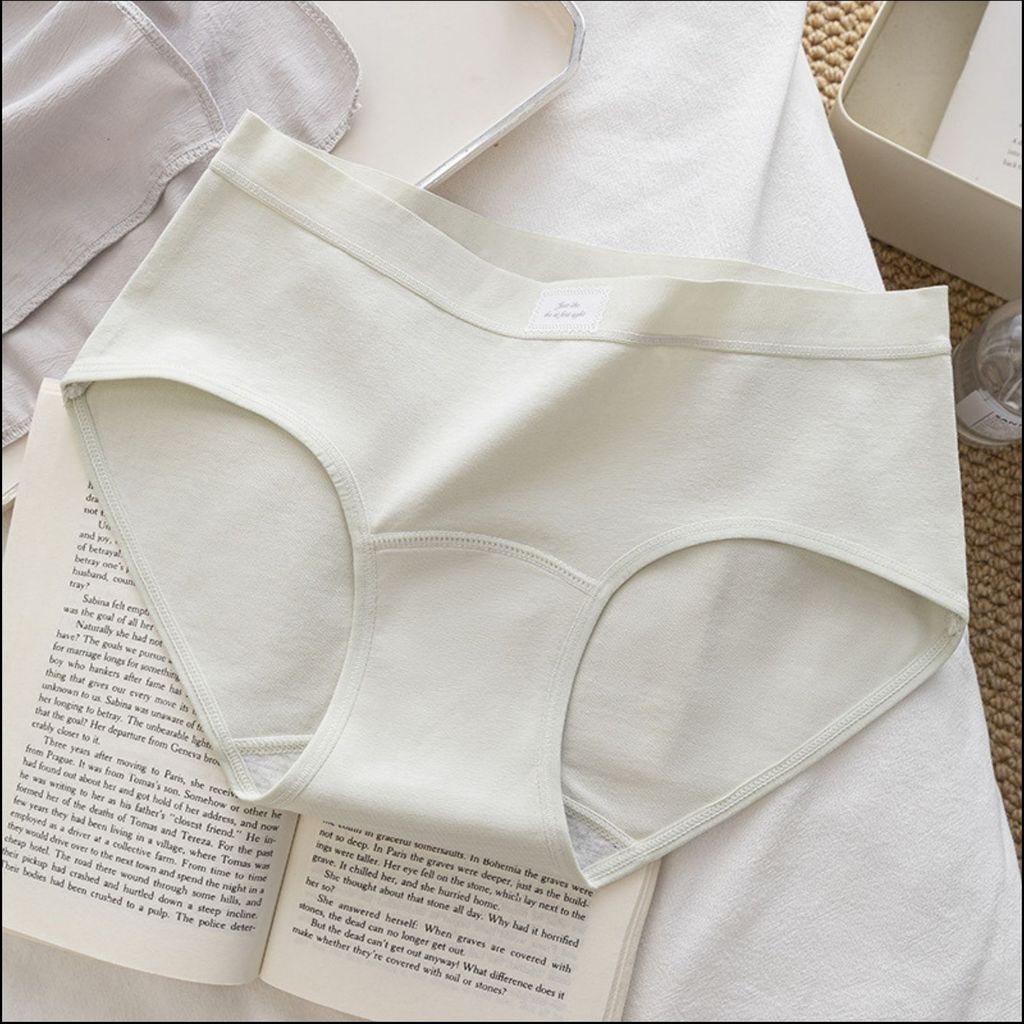 Pekanbaru Celana Dalam Wanita C-15 Seamless Anti Nyeplak Bahan Ice Silk Lembut
