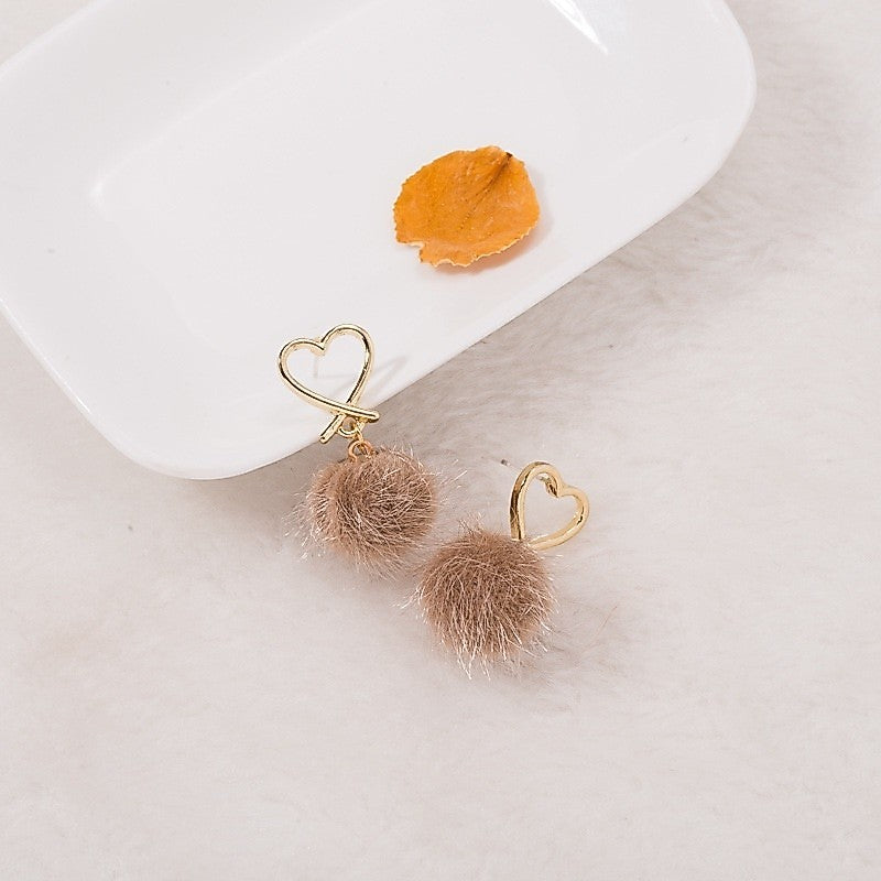 [littlecrab] Anting Wanita Love Pom Bola Bulu Lucu Anting Bentuk Hati Emas Lucu Simple Elegan Love Woman Earrings Anting Berkualitas Korean Style