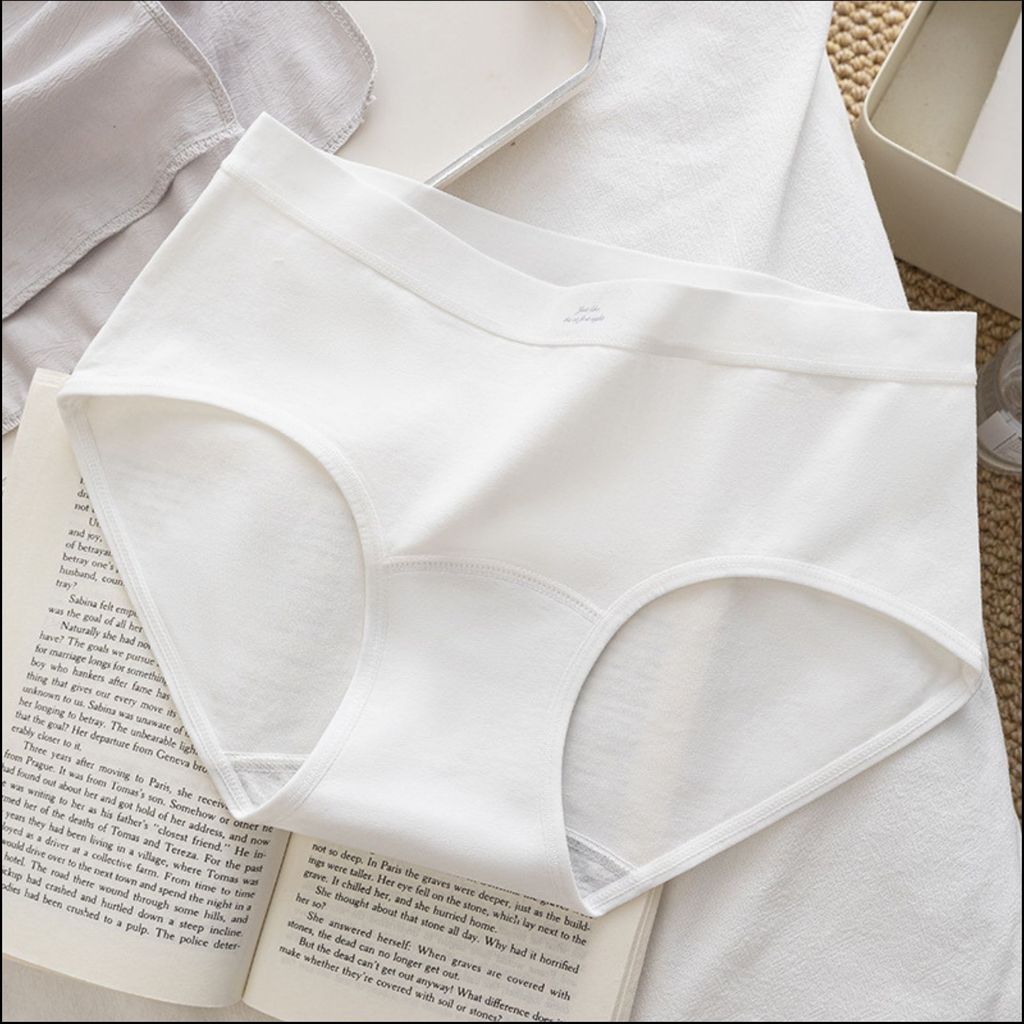 Pekanbaru Celana Dalam Wanita C-15 Seamless Anti Nyeplak Bahan Ice Silk Lembut