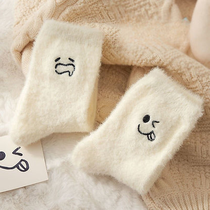 [littlecrab] Kaos Kaki Bulu Bahan Tebal Putih Aesthetic Simple Elegan Emoji Fluffy Socks Berkualitas